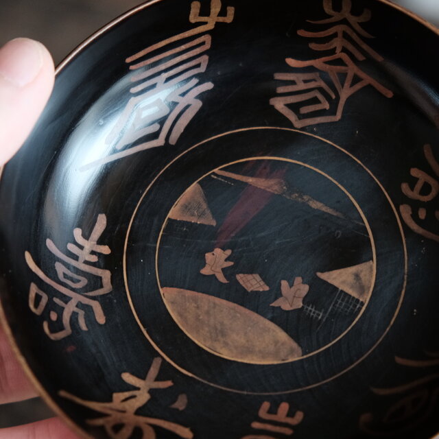 滲み出る古美術感◇漢字と人物と風景。時代物漆芸蒔絵深皿 漆器 骨董