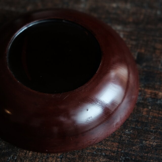 滲み出る古美術感◇漢字と人物と風景。時代物漆芸蒔絵深皿 漆器 骨董