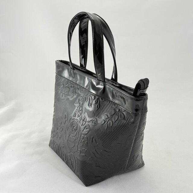 SALE】バラ型押し革とエナメル革のトートバッグ | iichi 日々の暮らし