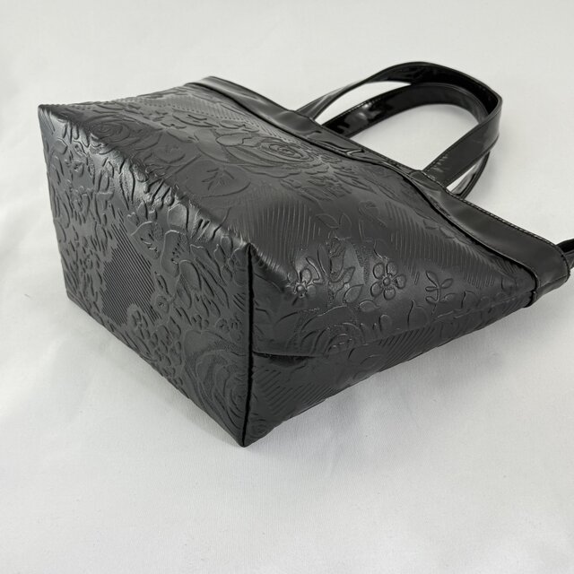 SALE】バラ型押し革とエナメル革のトートバッグ | iichi 日々の暮らし