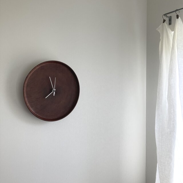 古い丸盆の掛け時計