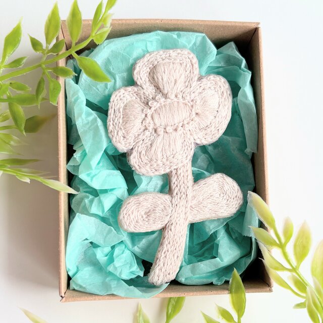 北欧風お花の刺繍ブローチ【hokuo】#3７０