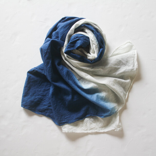 草木のcotton shawl 藍染めグラデーション -