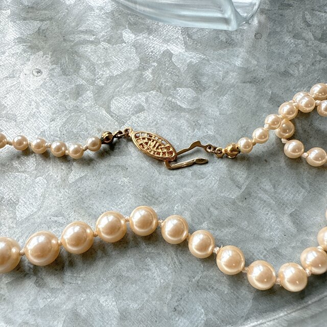 AVON エイボン 80s ゴールドネックレス 花 パールビーズ AVON エイボン 80s ゴールドネックレス 花 パールビーズ