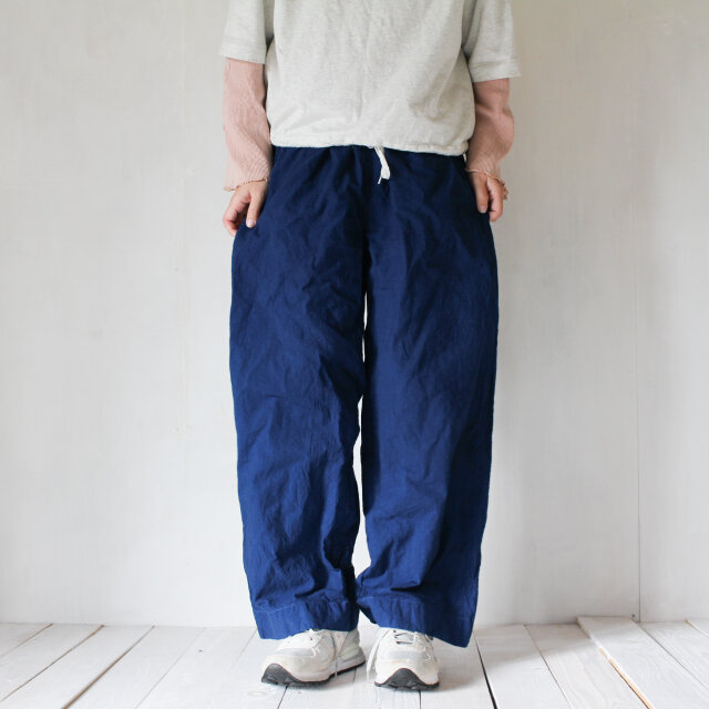 saji straight easypants / 群青色