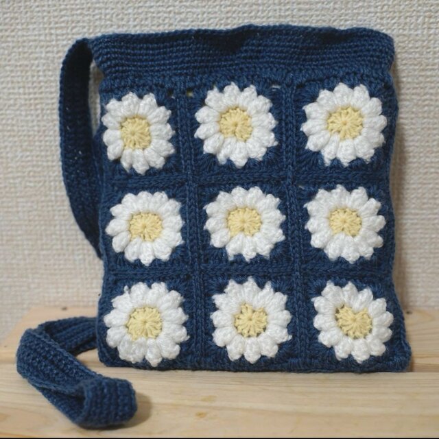 手編みのベルトとオーダーポーチ オーダーOK】デイジーモチーフのサコッシュ ハンドメイド かぎ