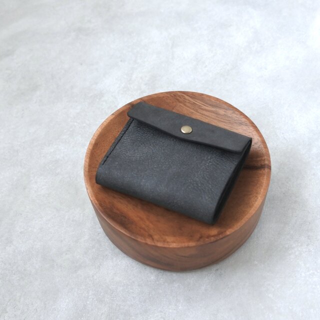 革の小さめ財布（ブラック／アラスカ） / コンパクトなお財布 | iichi