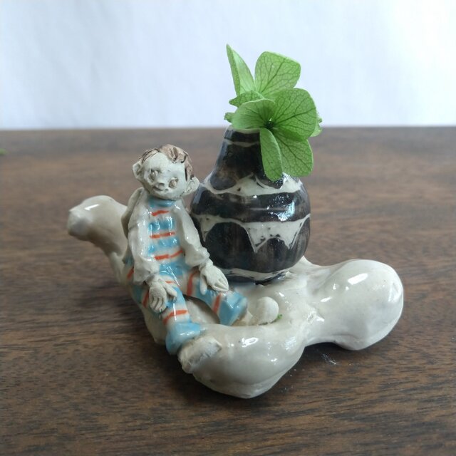 ちいさな花器とちび天使