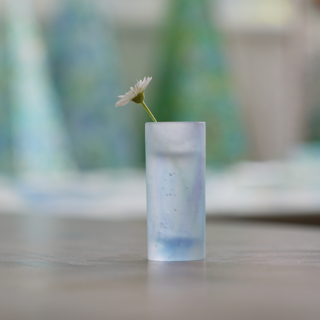 小さなガラスの花器(一輪挿し/花瓶) | iichi 日々の暮らしを