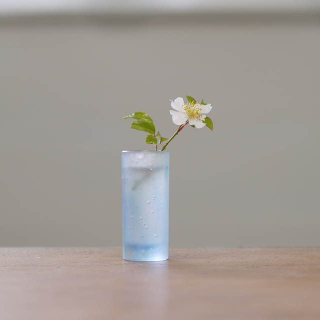 小さなガラスの花器(一輪挿し/花瓶) | iichi 日々の暮らしを