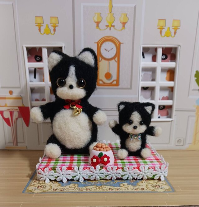 羊毛フェルト 　　猫の親子 可愛い下敷き・餌付き