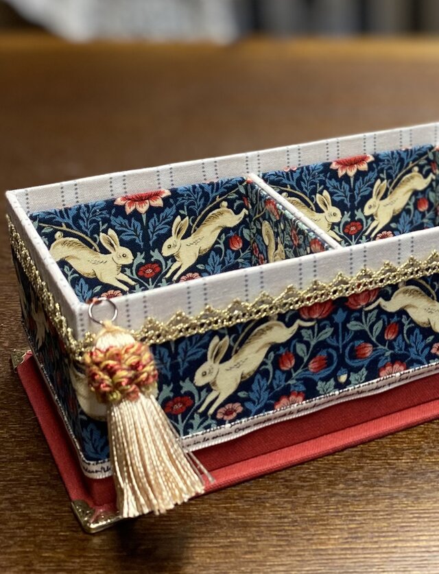 見せたくなる収納に＊ウサギ柄3仕切り付きボックス（薬・文房具・ティーバッグ）