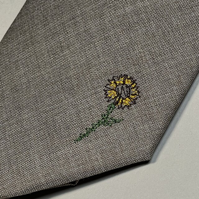 【受注製作】ベージュ　ひまわり　花　父の日　ネクタイ　プレゼント　ギフト【別途】名入れ　メッセージ　イニシャル　刺繍