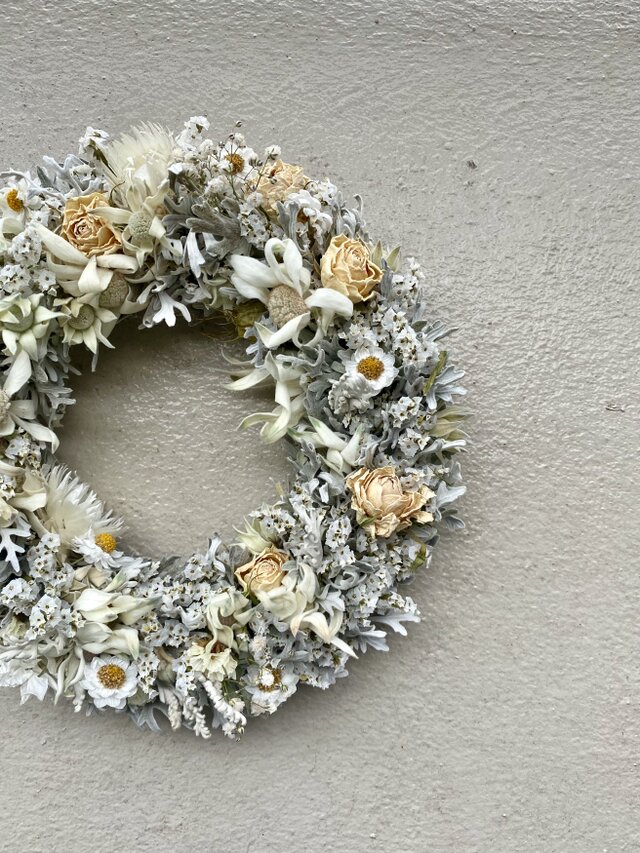 あたたかい　白色の贅沢リース　