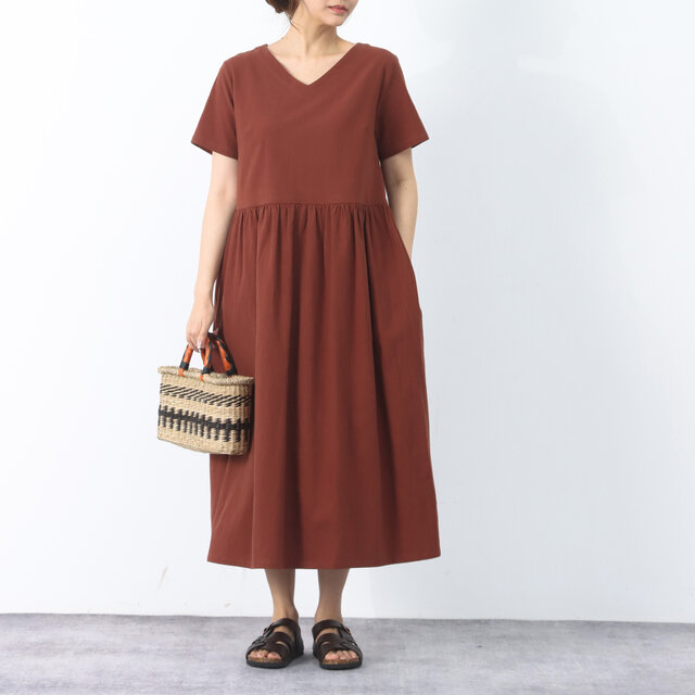 Lure you in 越智ゆらの コットンVネックギャザーワンピース Lure you in 越智ゆらの コットンVネックギャザーワンピース
