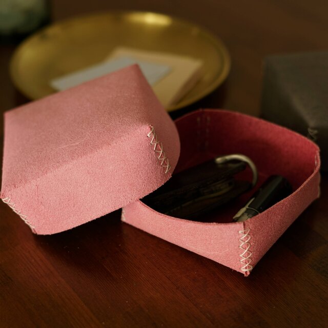 【ふた付きレザー小物入れ】おしゃれ収納ケース｜イタリアンレザー×クロスステッチ　桜ピンク