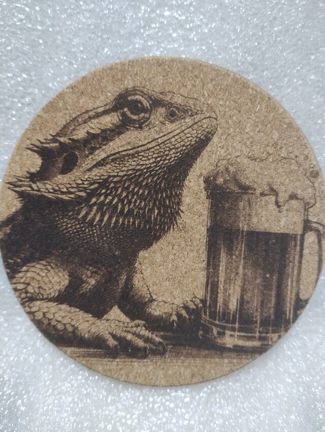 コースター　フトアゴヒゲトカゲとビール