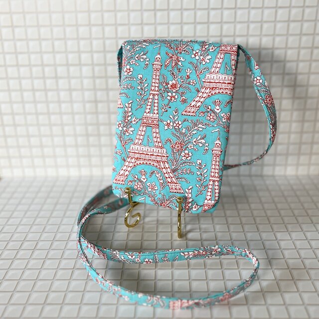 持ち歩きに便利　スマホケース　サコッシュ　ショルダーポーチ型