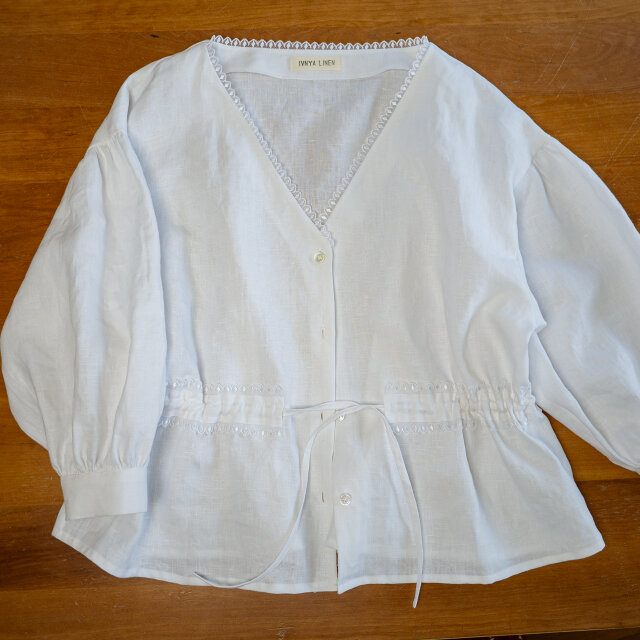 可憐なリネンブラウス・OR＆リネンキャミソール【白・レース・八分袖・Vネック・貝ボタン】