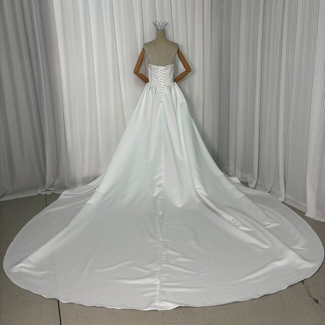 ウエディングドレス ベアトップ 光沢サテン ビスチェタイプ 結婚
