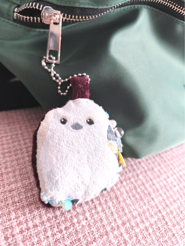 白いお守りシマエナガちゃんチャーム(水晶) | iichi 日々の暮らしを