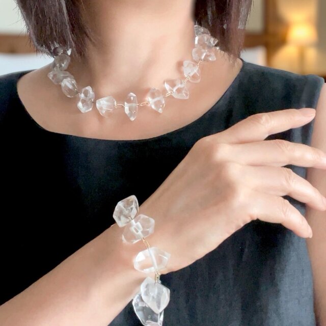 ひんやり 氷の形 ラフカット 天然水晶のブレスレット K14gf | iichi