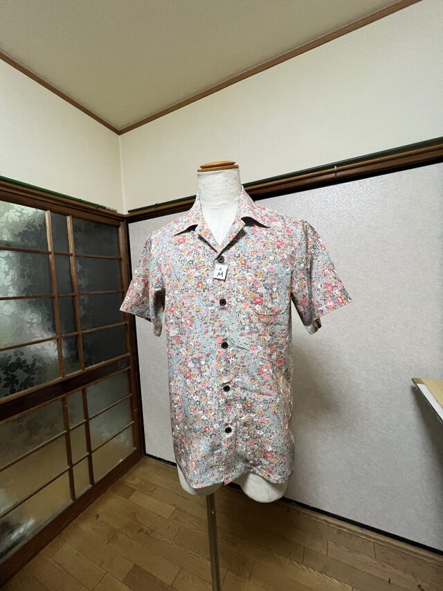 グレー 花柄 アロハシャツ 着物リメイク M寸ーリメイクアロハシャツ、着物、花柄！ | iichi 日々の暮らし