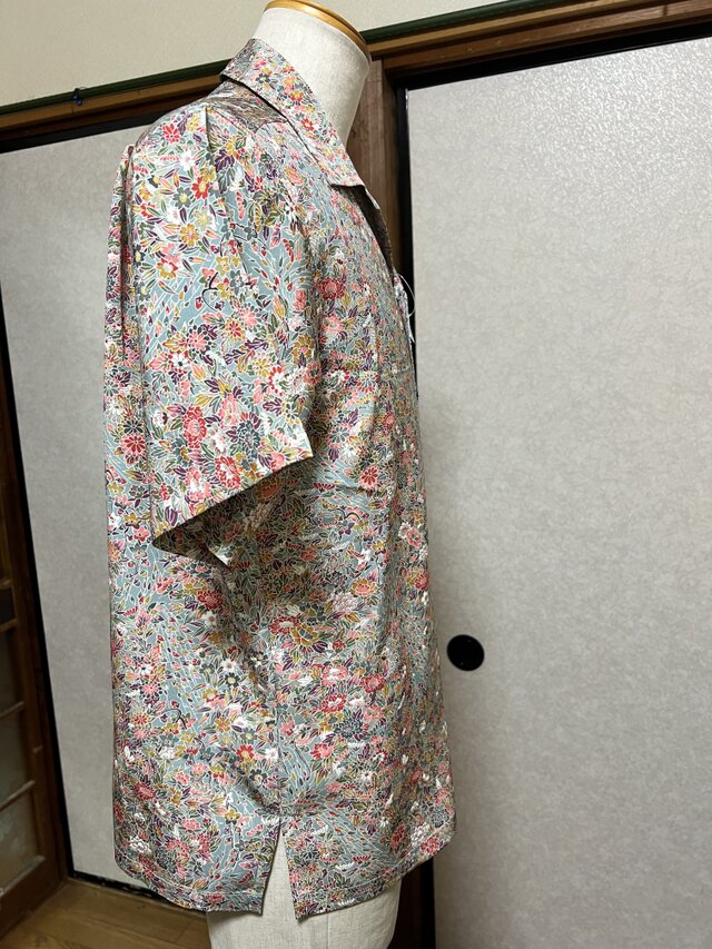 グレー 花柄 アロハシャツ 着物リメイク M寸ーリメイクアロハシャツ、着物、花柄！ | iichi 日々の暮らし