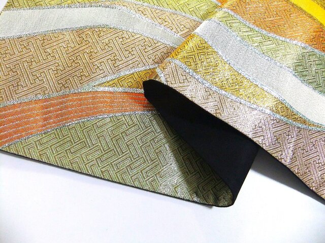 C508、値下‼️帯リメイク、インテリア、高級、テーブルセンター 豪華刺繍の袋帯で作った正絹テーブルランナー 帯リメイク1667
