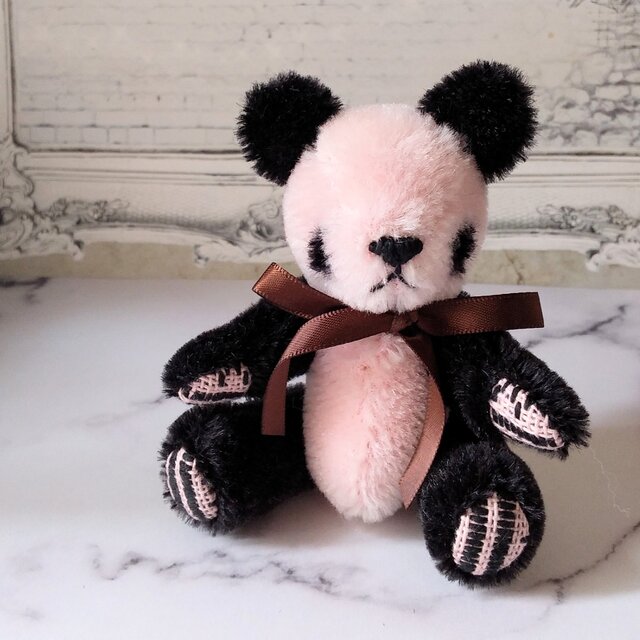 こぎん刺しのパンダのぬいぐるみ　ベビーパンダカラー