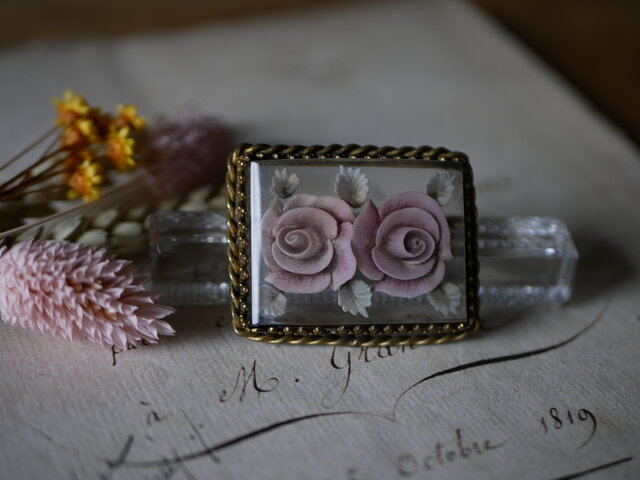 ローズ lucite Brooch ルーサイトブローチ フランスヴィンテージ