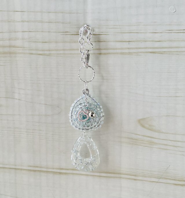 天然石アパタイト・バッグチャーム・ホワイトクリアオーロラビーズ・ワイヤーアートうずまき4⃣　一点もの　