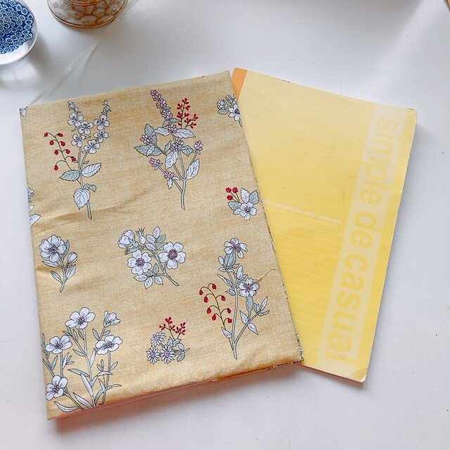 B5サイズ用】オーカー地に花柄 ノートカバー 教科書カバー ブック
