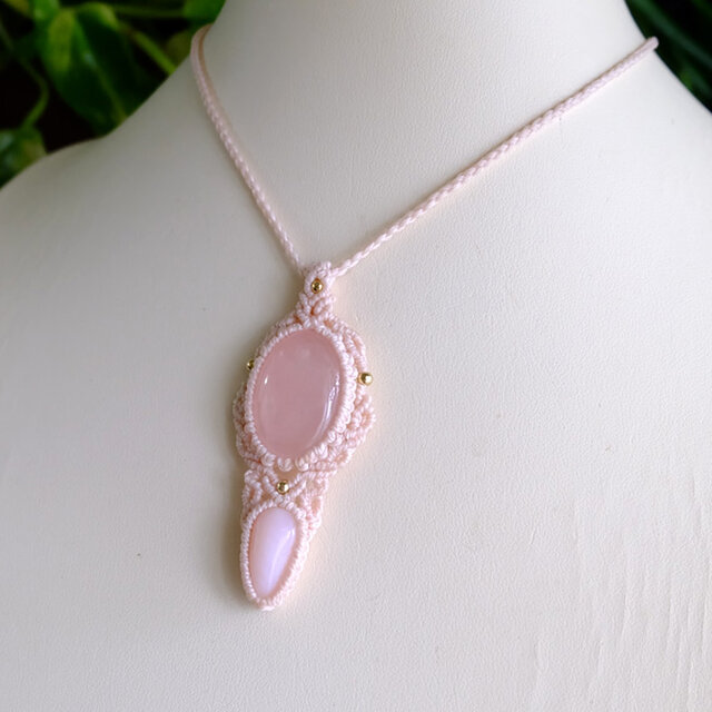 ♡ローズクォーツ、クィーンコンクシェル、ピンクトルマリンのマクラメ