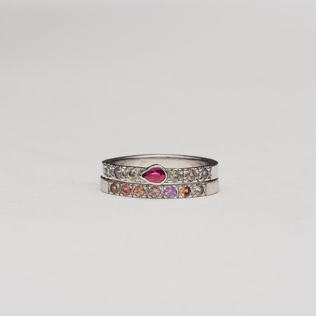 プラチナ　ルビーとカラーサファイアのセットリング