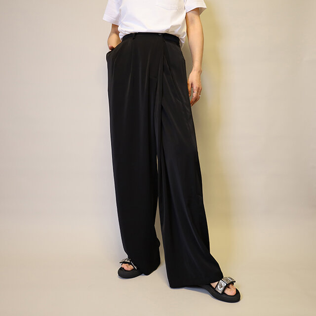【新作】普段〜式にもブラックフォーマル/卒業・入学式アシンメトリーワイドタックストレートパンツ（ブラック）25022BK