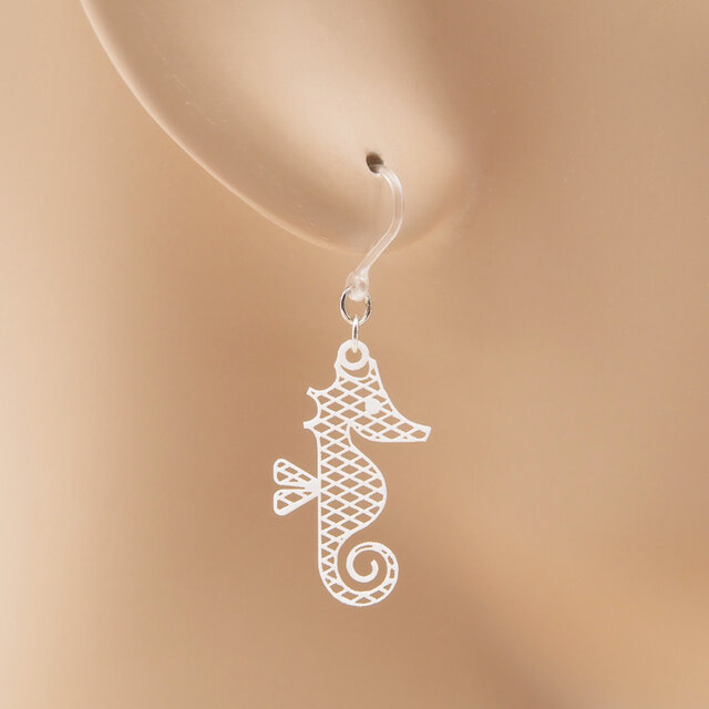 sasakihitomi タツノオトシゴ イヤリング 人気 sasakihitomi