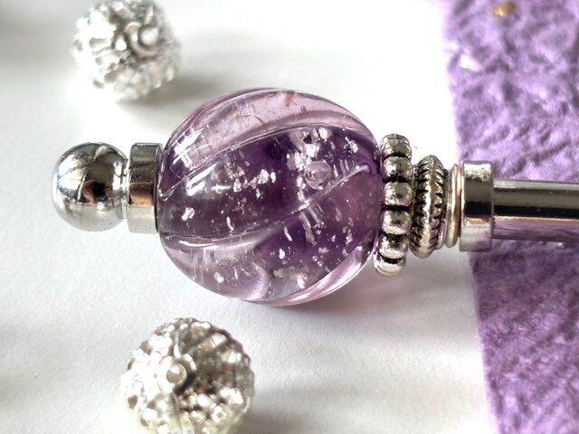 かんざし 紫とシルバーホイールのツイストメロン型のとんぼ玉 パープル