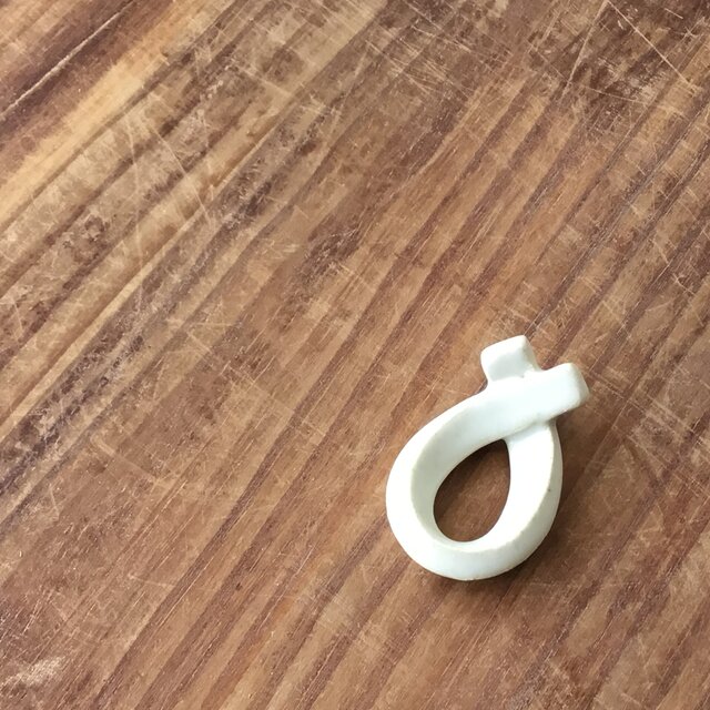 箸置　クロス　白