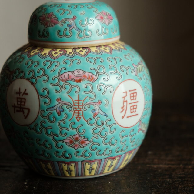 染付　中国　水差し　急須　ポット　龍　蝙蝠　福　アンティーク　China  藍 チャイナレトロで可愛い◇花唐草と漢字と蝙蝠。中国景徳鎮 色絵蓋付茶