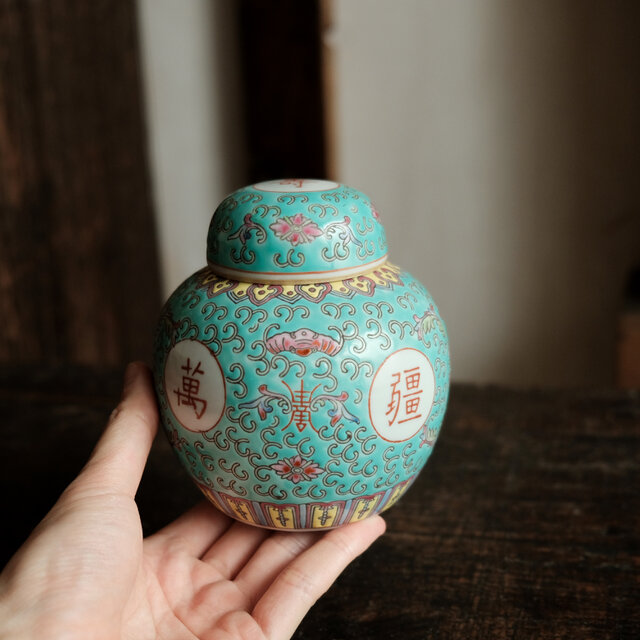 チャイナレトロで可愛い◇花唐草と漢字と蝙蝠。中国景徳鎮 色絵蓋付茶
