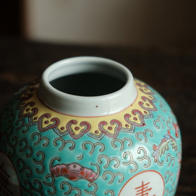 チャイナレトロで可愛い◇花唐草と漢字と蝙蝠。中国景徳鎮 色絵蓋付茶