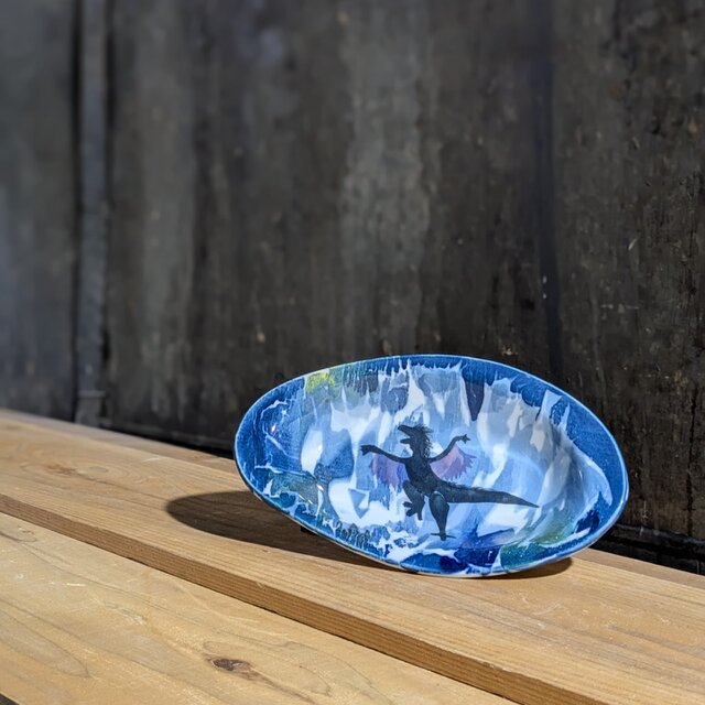 染付 白抜花絵 楕円皿(24、5cm) | (株) 中山陶和堂 有田
