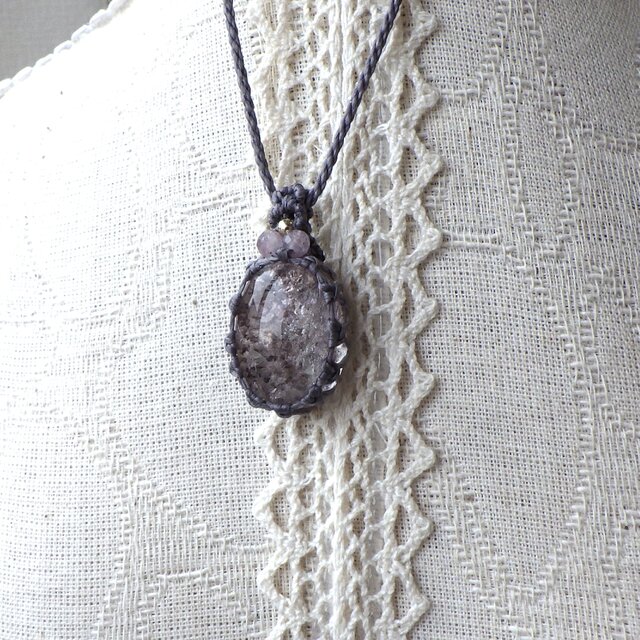 ガーデンクォーツの透かし編みマクラメネックレス