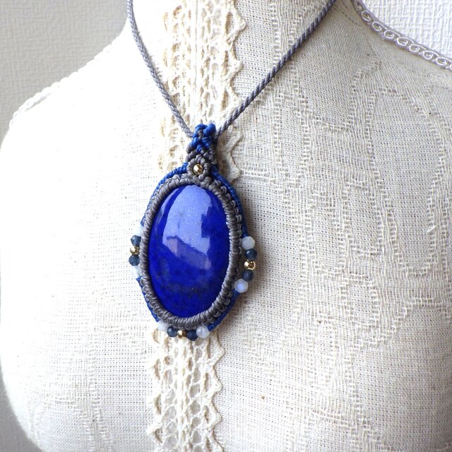 ラピスラズリのマクラメネックレス