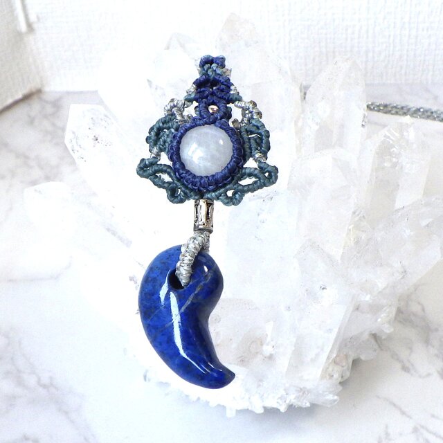 ラピスラズリの勾玉マクラメネックレス