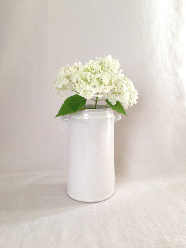 筒型耳付き花瓶(アンティークホワイト)