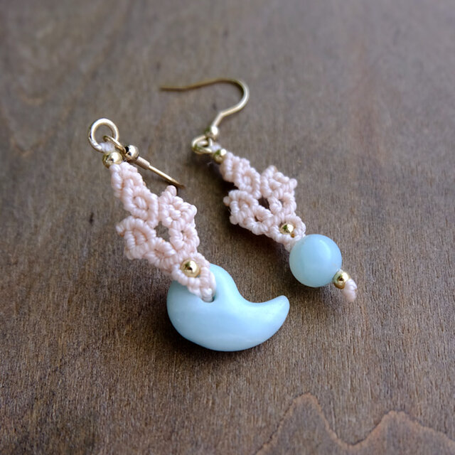 勾玉 天然石アマゾナイト（アメリカ産）マクラメ編みピアス 希望の石