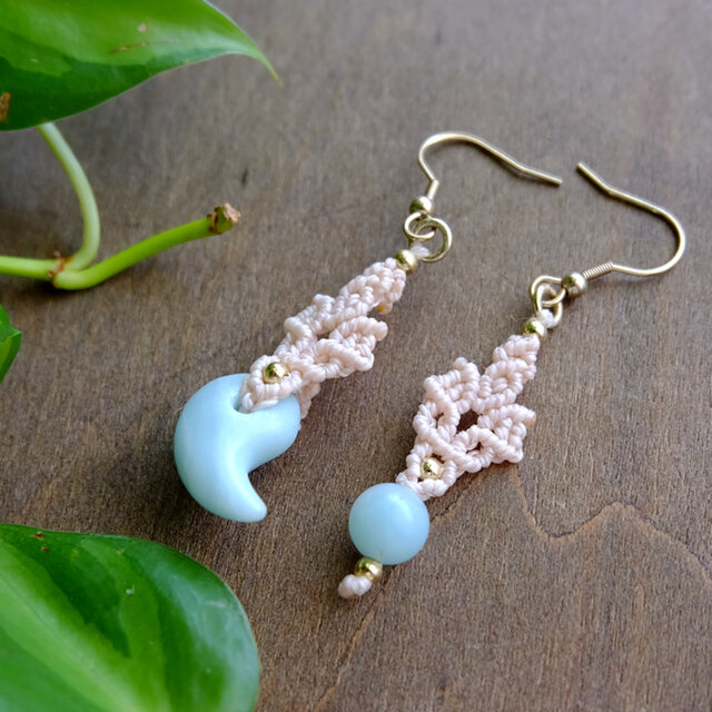 勾玉 天然石アマゾナイト（アメリカ産）マクラメ編みピアス 希望の石