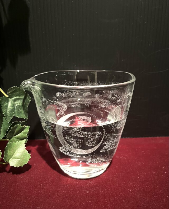 三日月の片口〜手彫りガラス〜 | iichi 日々の暮らしを心地よくする